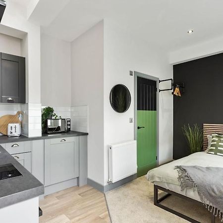 ✰Onpoint -Modern & Fresh Studio Apt Close To Centre - Convenient!✰ Apartment Beeston  Exterior photo